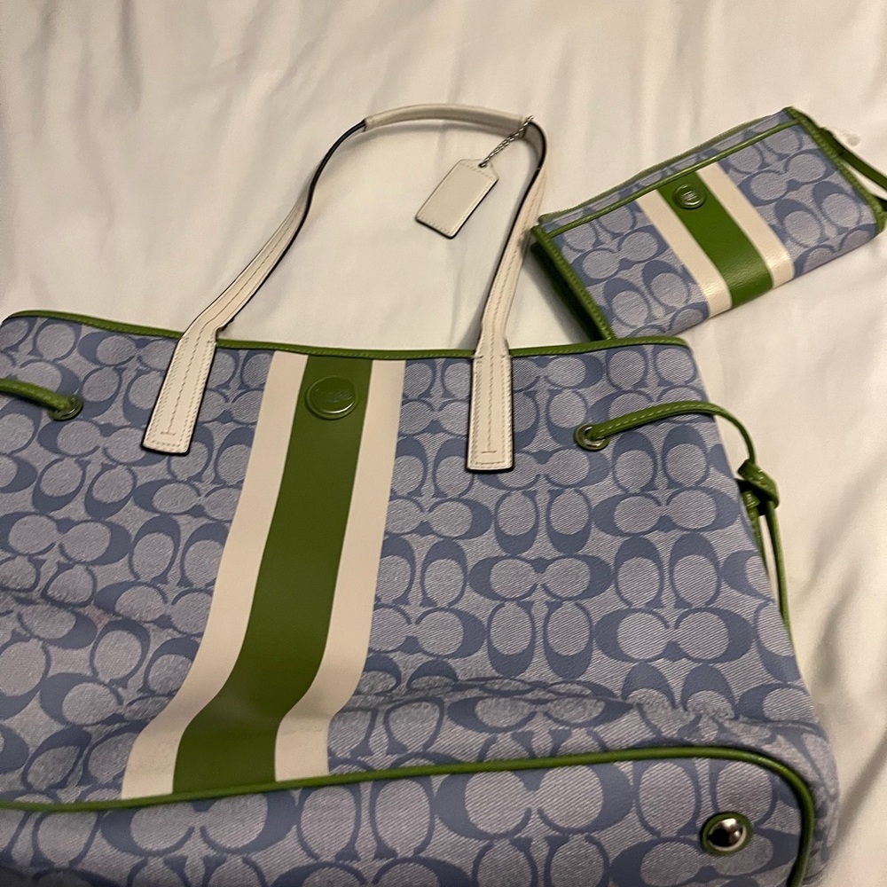 Vnt Coach pvc blue/green extra large purse and